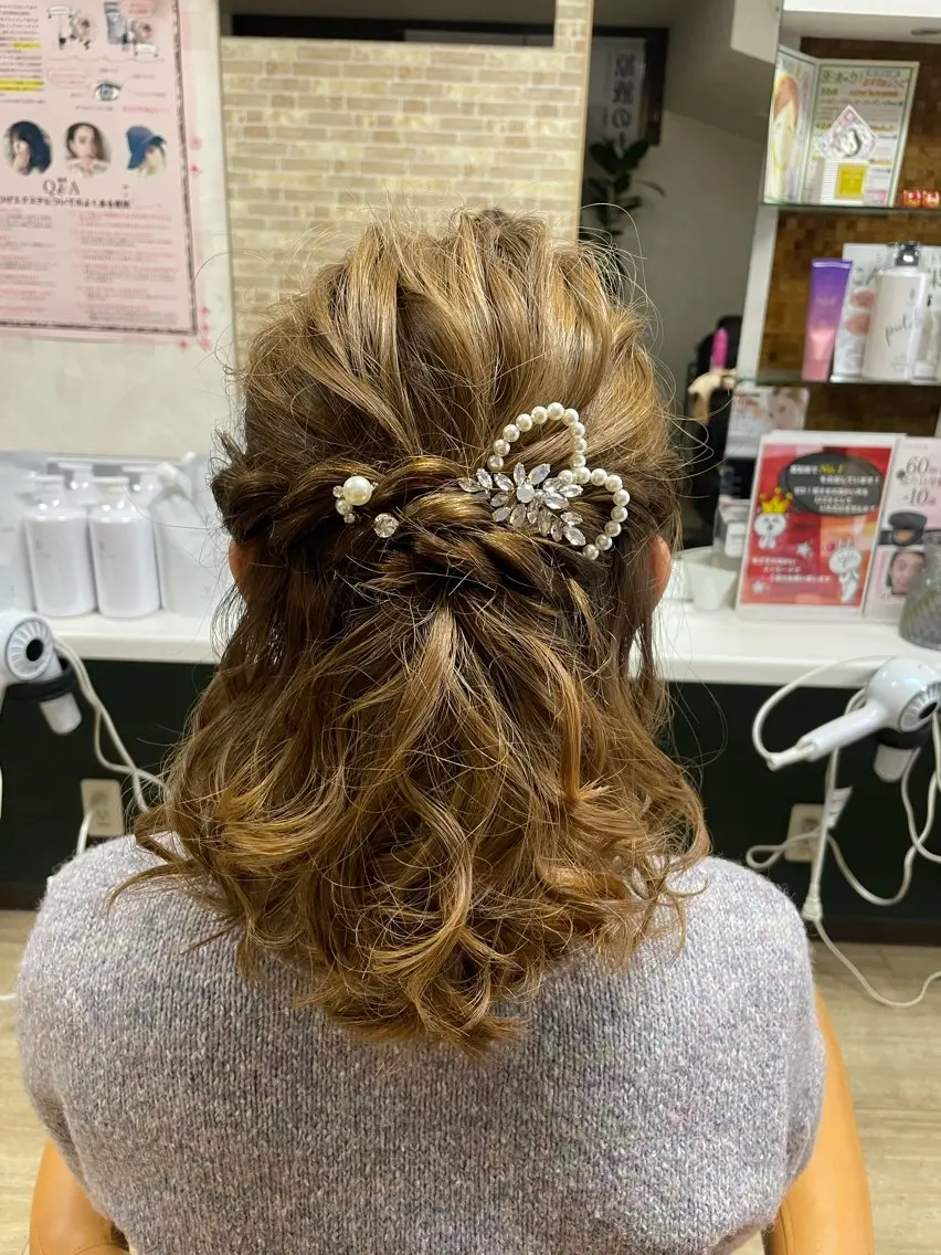 ミディアム ヘアアレンジ ハーフアップ 徳留 もも花のヘアスタイル