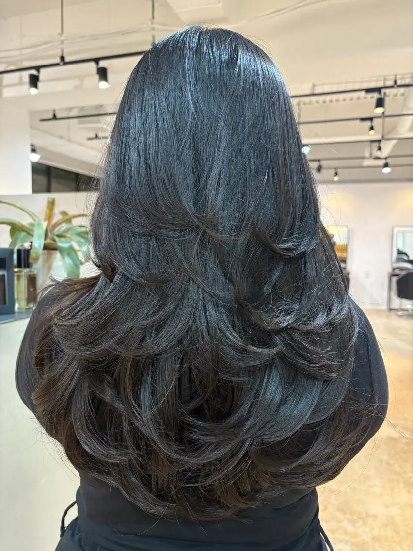 セミロング レイヤーカット Merly Osakaのヘアスタイル