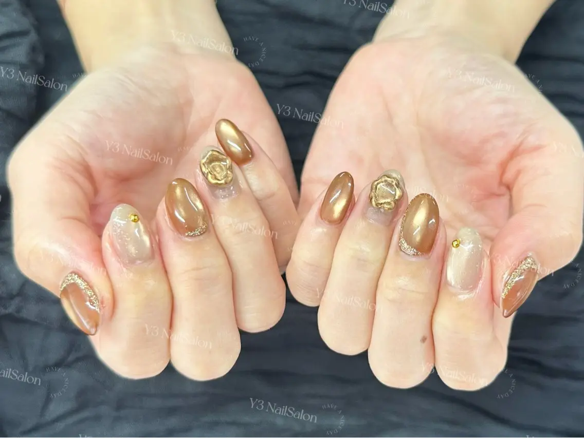 ネイル ブラウン フラワーネイル ゴールド ハンドネイル Y3 NailSalonのネイルデザイン