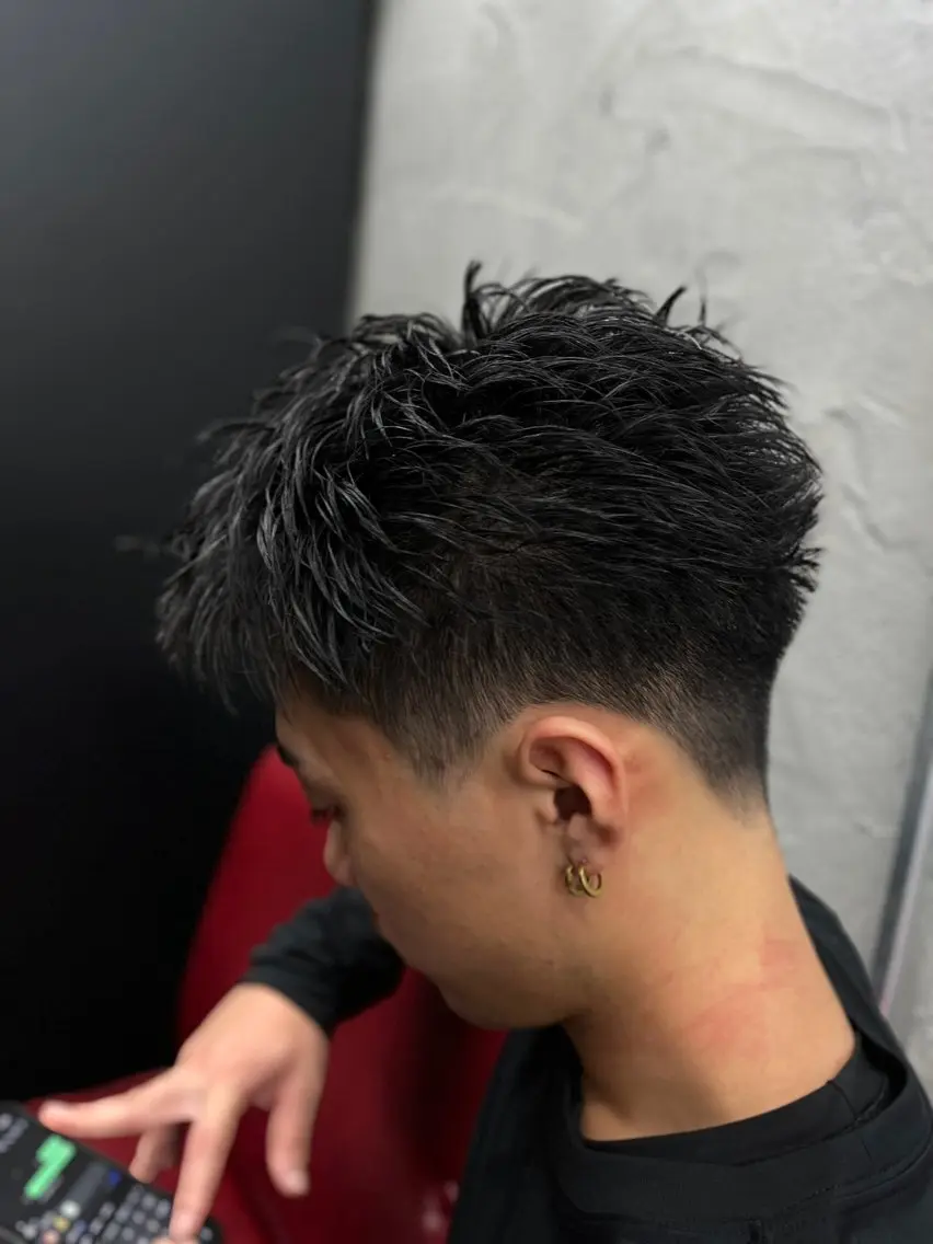 メンズ スパイキーショート 刈り上げ カット LAD 甲田大輝のヘアスタイル