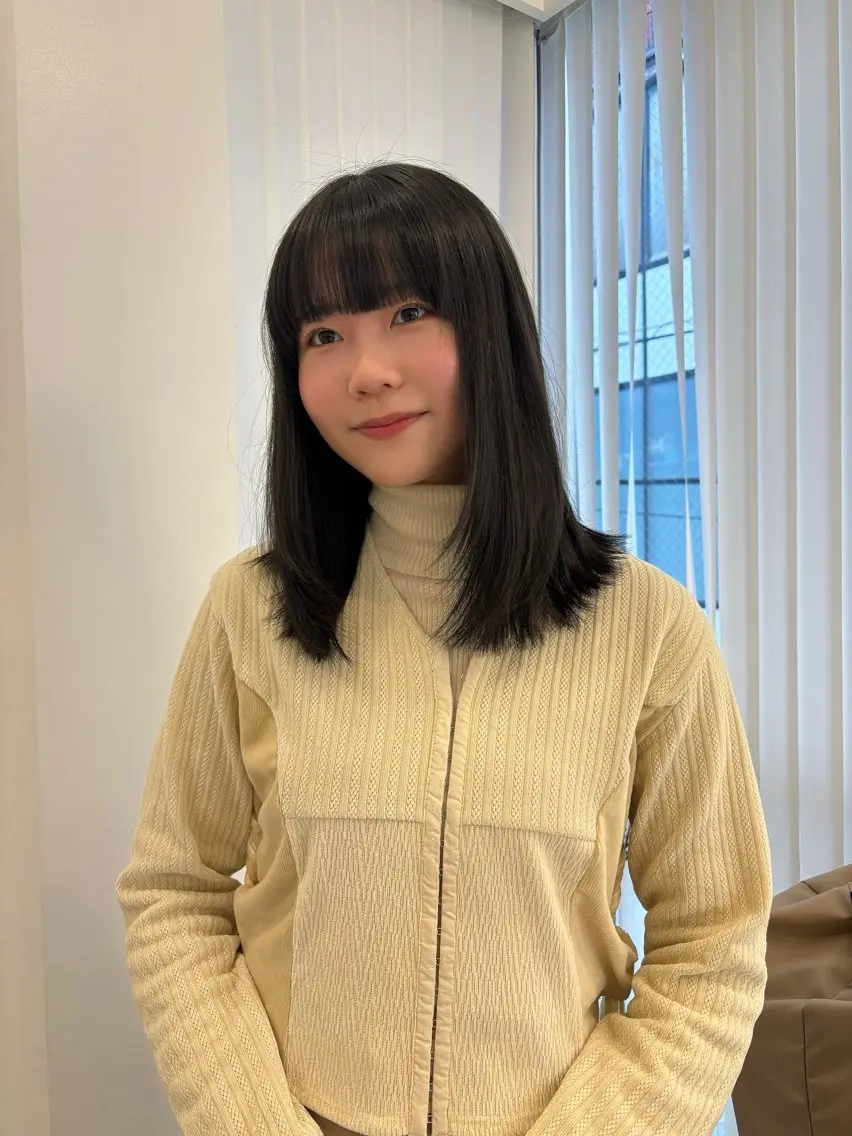 ミディアム カラー オリーブグレー カット ヘアカラー トリートメント レイヤーカット🎀 kanaのヘアスタイル