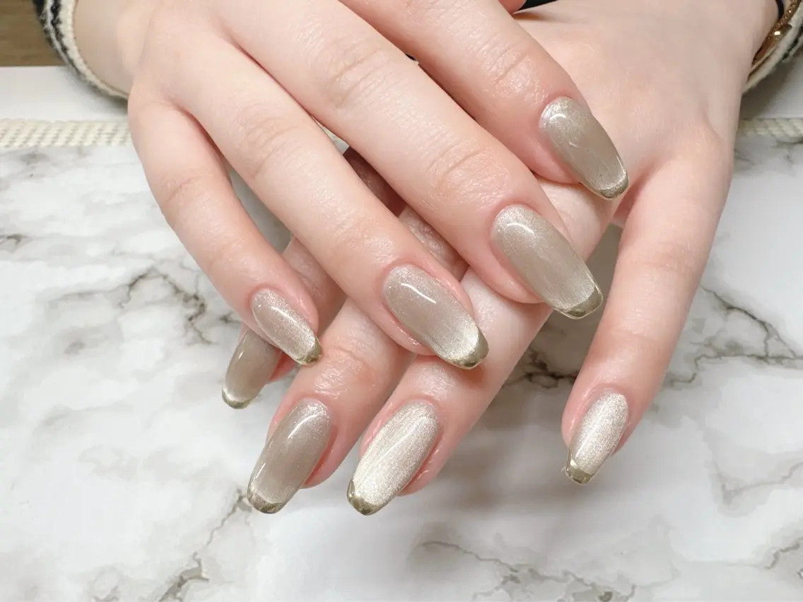 長さ出しチップ10本+マグネットのネイル🧲［2個までストーン、パーツ付き］🎀【オフ無し】の写真