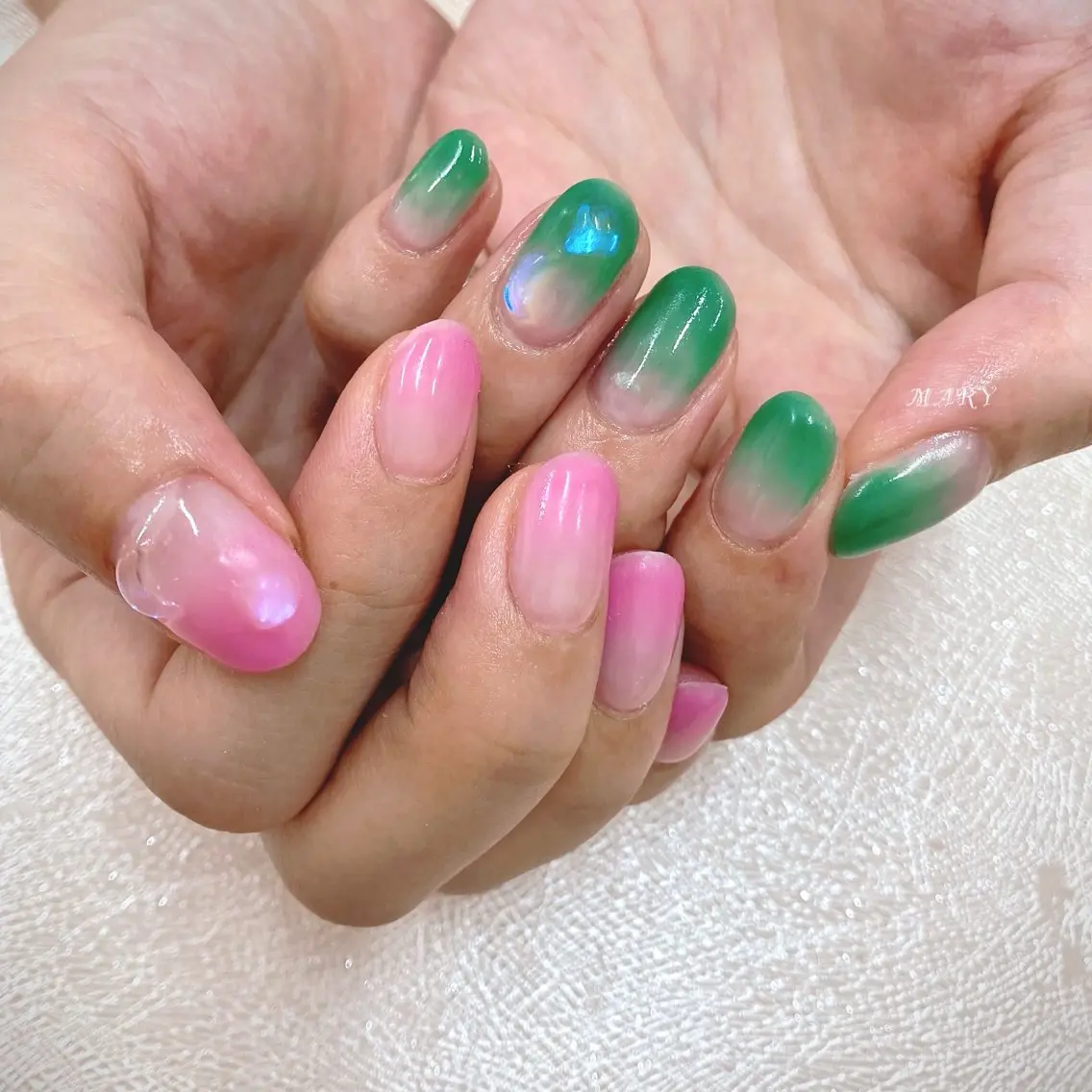 ネイル グラデーション グリーン ニュアンスネイル ピンク シンプルネイル ハンドネイル Mary nail .narumiのネイルデザイン