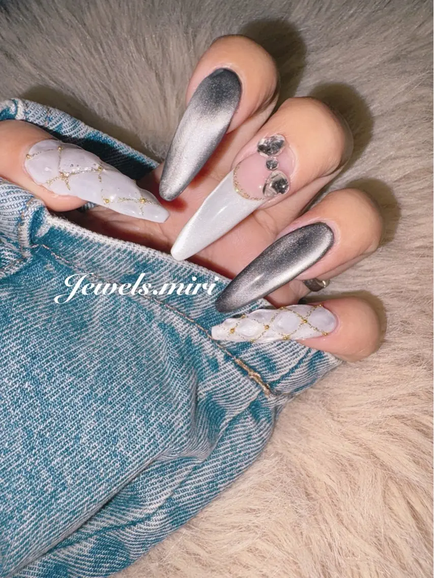 ネイル フレンチネイル ロングネイル マグネットネイル ぷっくりネイル ホワイト ネイルサロン Jewels Mのネイルデザイン