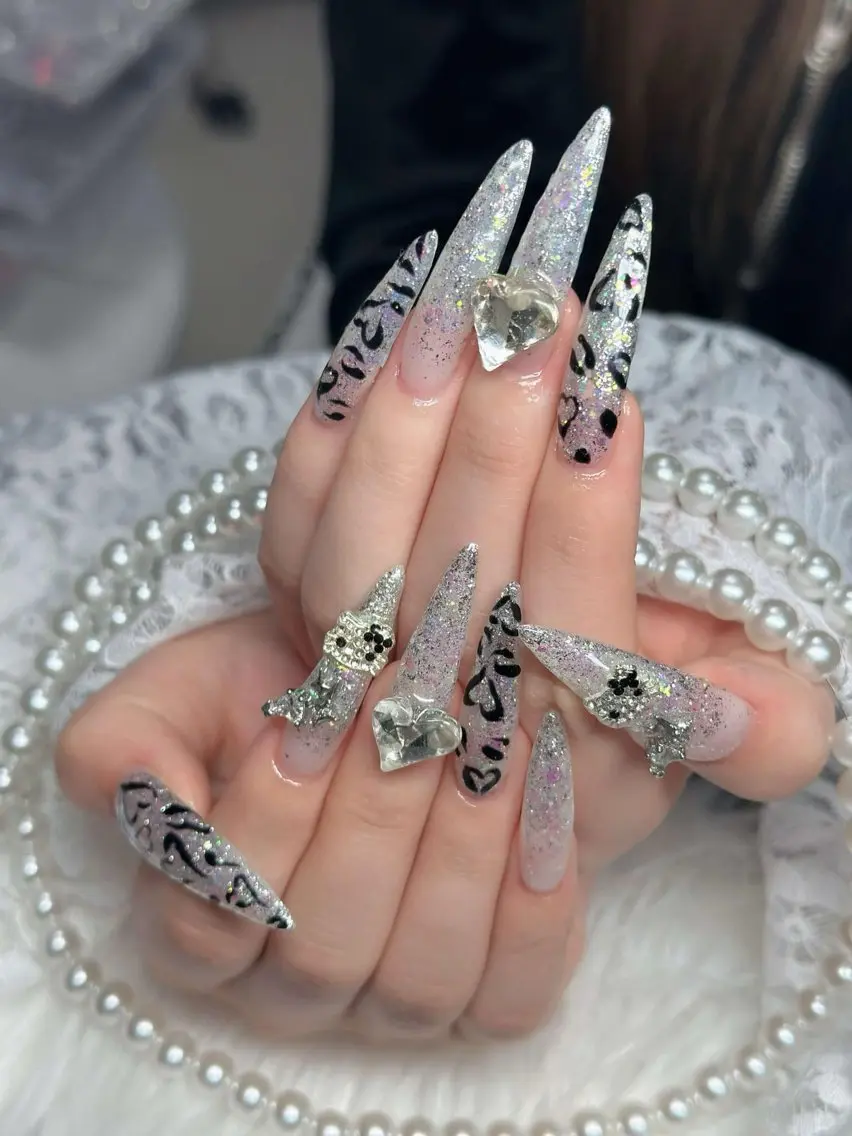 ネイル フレンチネイル ジェルネイル ガラスフレンチ ハロウィン ハート ハンドネイル H.baby Nail Salonのネイルデザイン