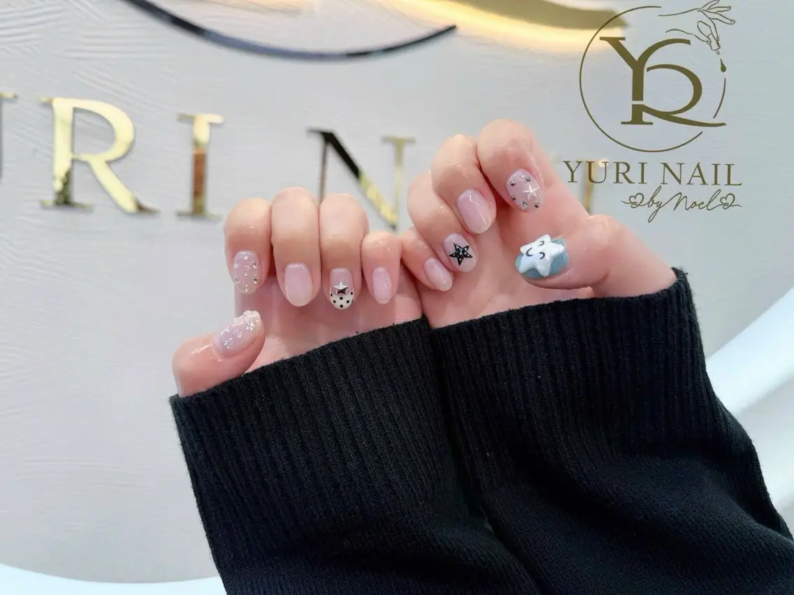 ネイル チークネイル フレンチネイル 韓国ネイル 水色 マグネットネイル ハンドネイル フットネイル ハンドケア YURI Nail NARITAのネイルデザイン