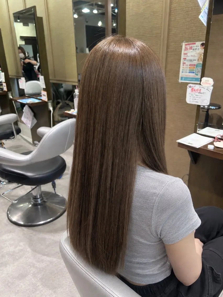 ロング カラー ベージュカラー ブラウンカラー ブラウンベージュ トリートメント カット ヘアカラー トリートメント ダメージレス艶カラー ✨️吉村のヘアスタイル