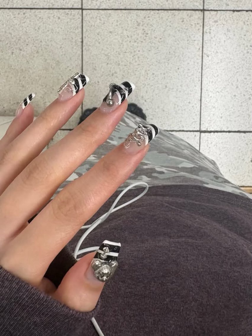 ネイル アートネイル フレンチネイル ジェルネイル キラキラネイル 韓国ネイル ハンドネイル ICE Nailsのネイルデザイン