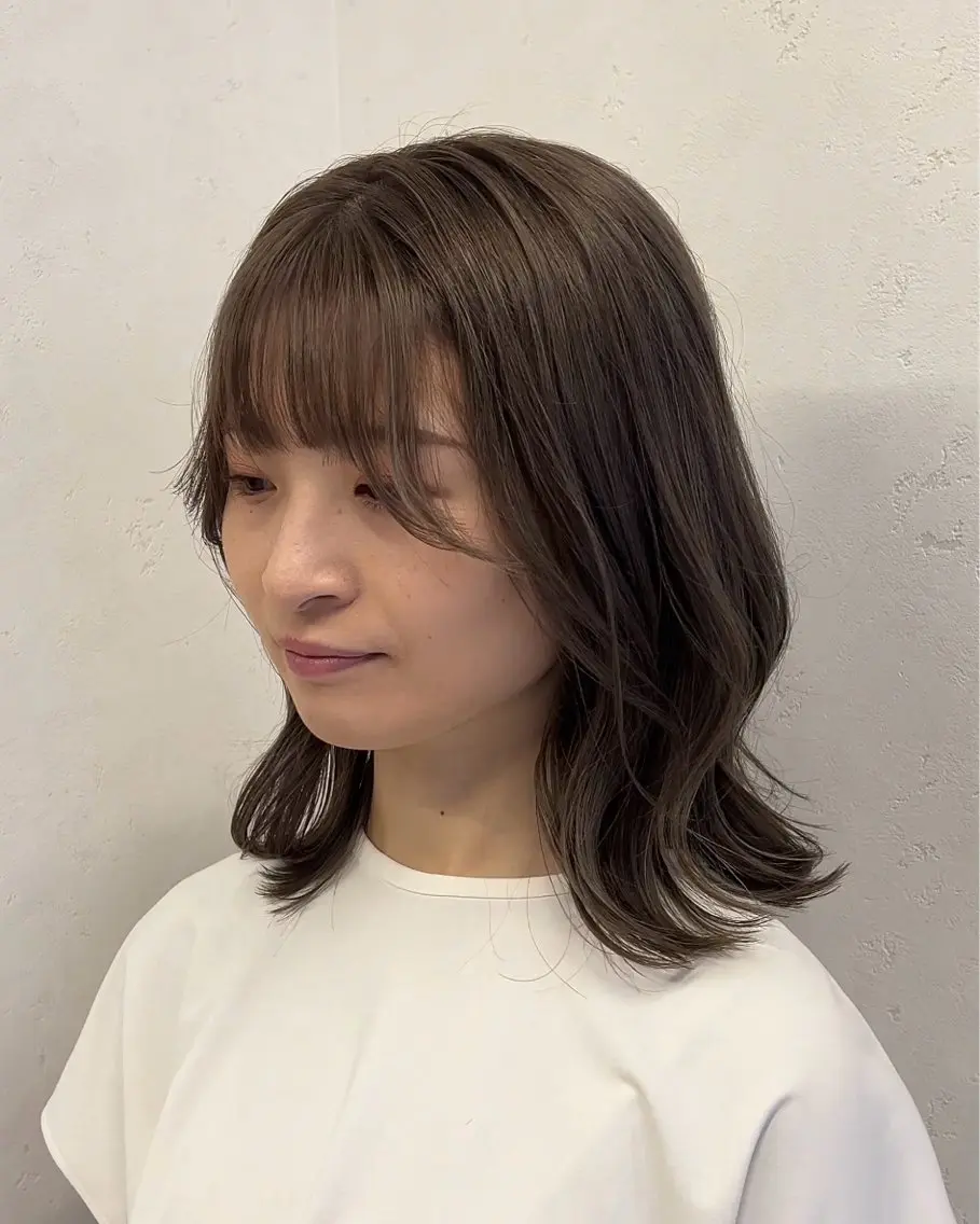 ミディアム カラー ベージュカラー ブリーチ 透明感カラー 透明感カラー/ レイヤー /ソラのヘアスタイル