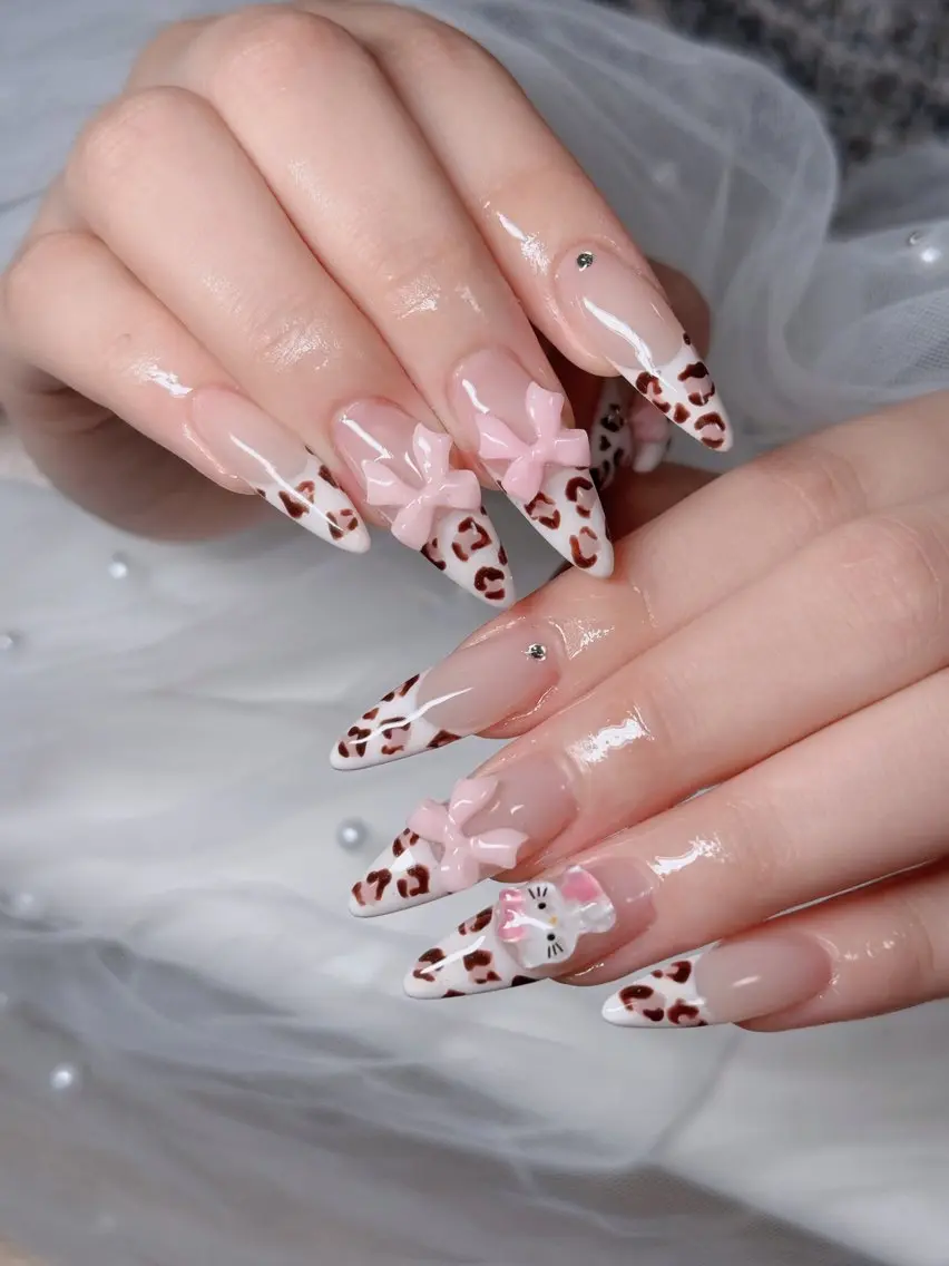 ネイル オーロラネイル フレンチネイル ジェルネイル ハロウィン キラキラネイル ハンドネイル H.baby Nail Salonのネイルデザイン
