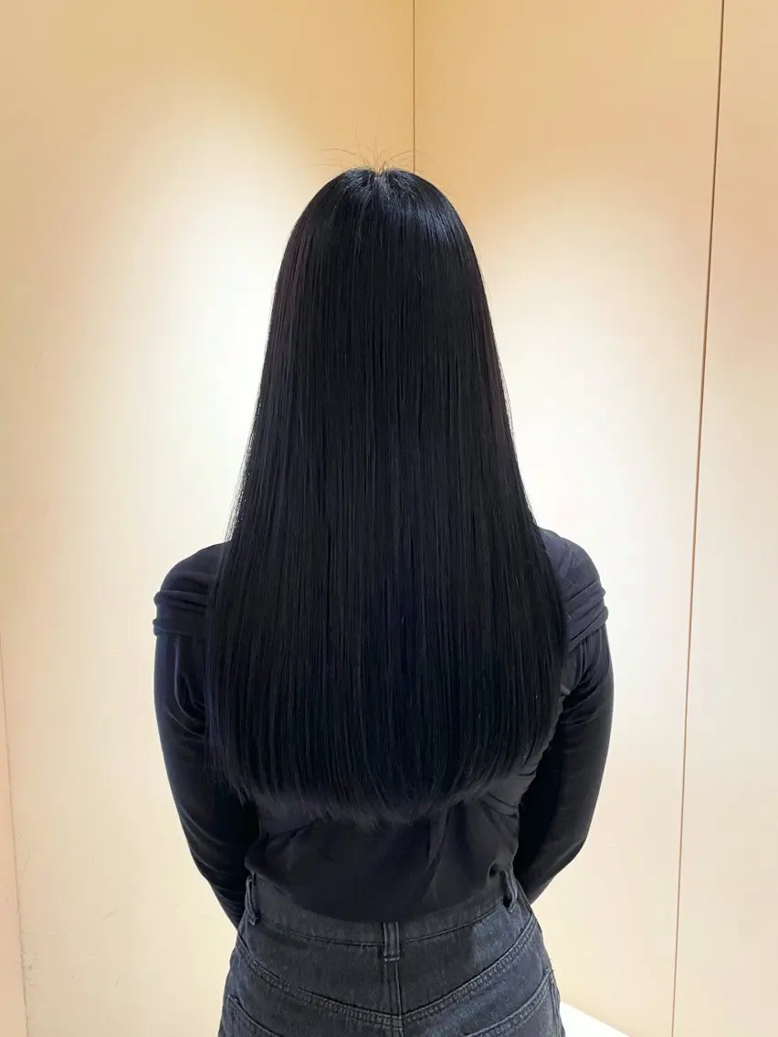 ロング カラー ヘアアレンジ 黒髪 ブリーチ ブルーカラー ブルーブラック ケアカラー ヘアカラー 縮毛矯正 トリートメント ヘアセット 艶カラー✨縮毛矯正✨ 翁長孝輔のヘアスタイル