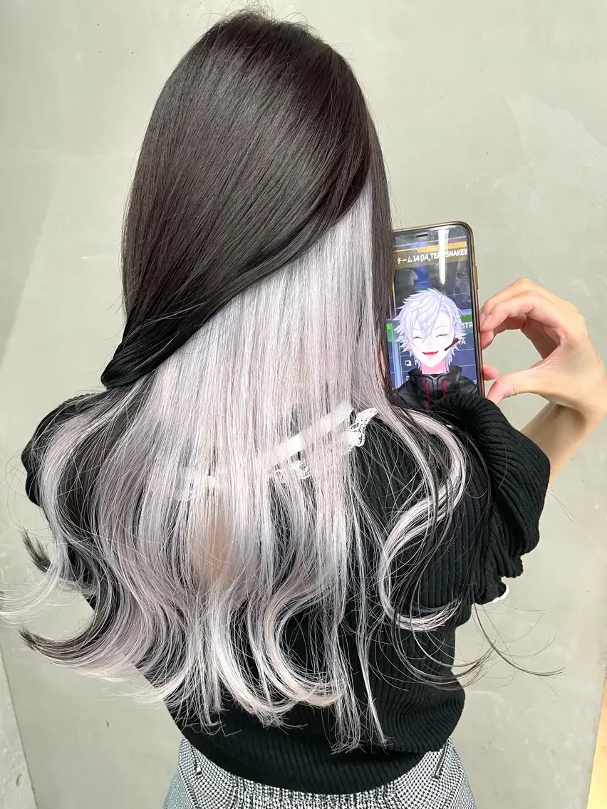 セミロング カラー インナーカラー 推し ブリーチ  髪質改善のヘアスタイル