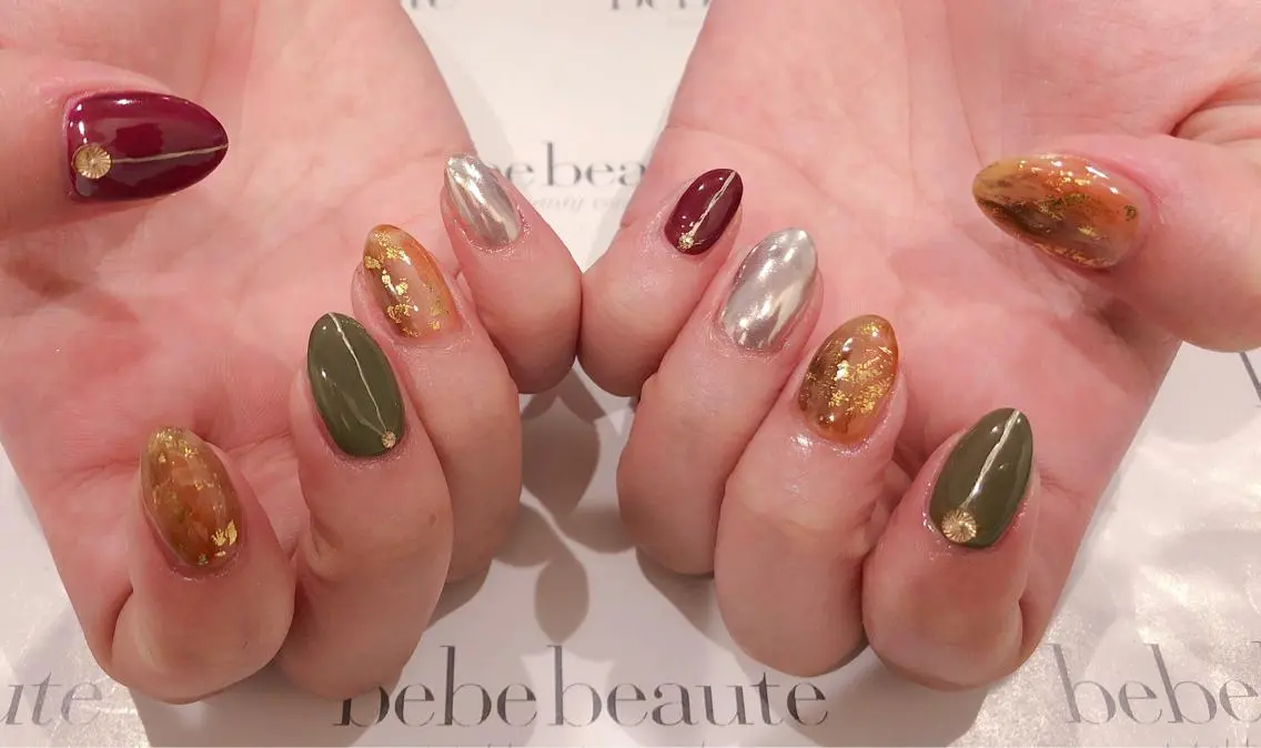 ネイル ミラーネイル BEBE BEAUTEのネイルデザイン