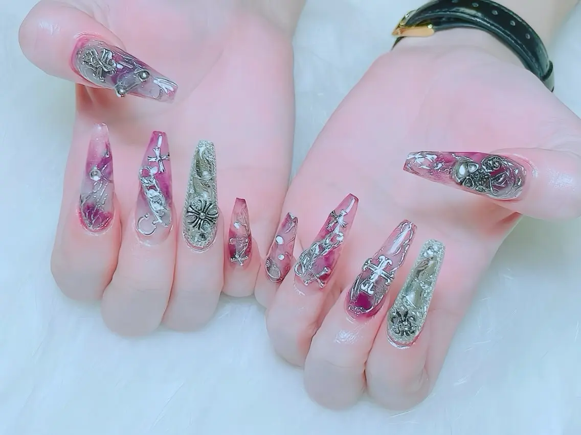 ネイル チークネイル フレンチネイル ガラスフレンチ グラデーション キラキラネイル Rin Nail 新大久保店のネイルデザイン