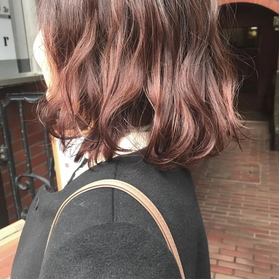 カラー ブリーチ ピンクカラー レッドカラー クニモトハルナ ボブ/柔らかカラーのヘアスタイル