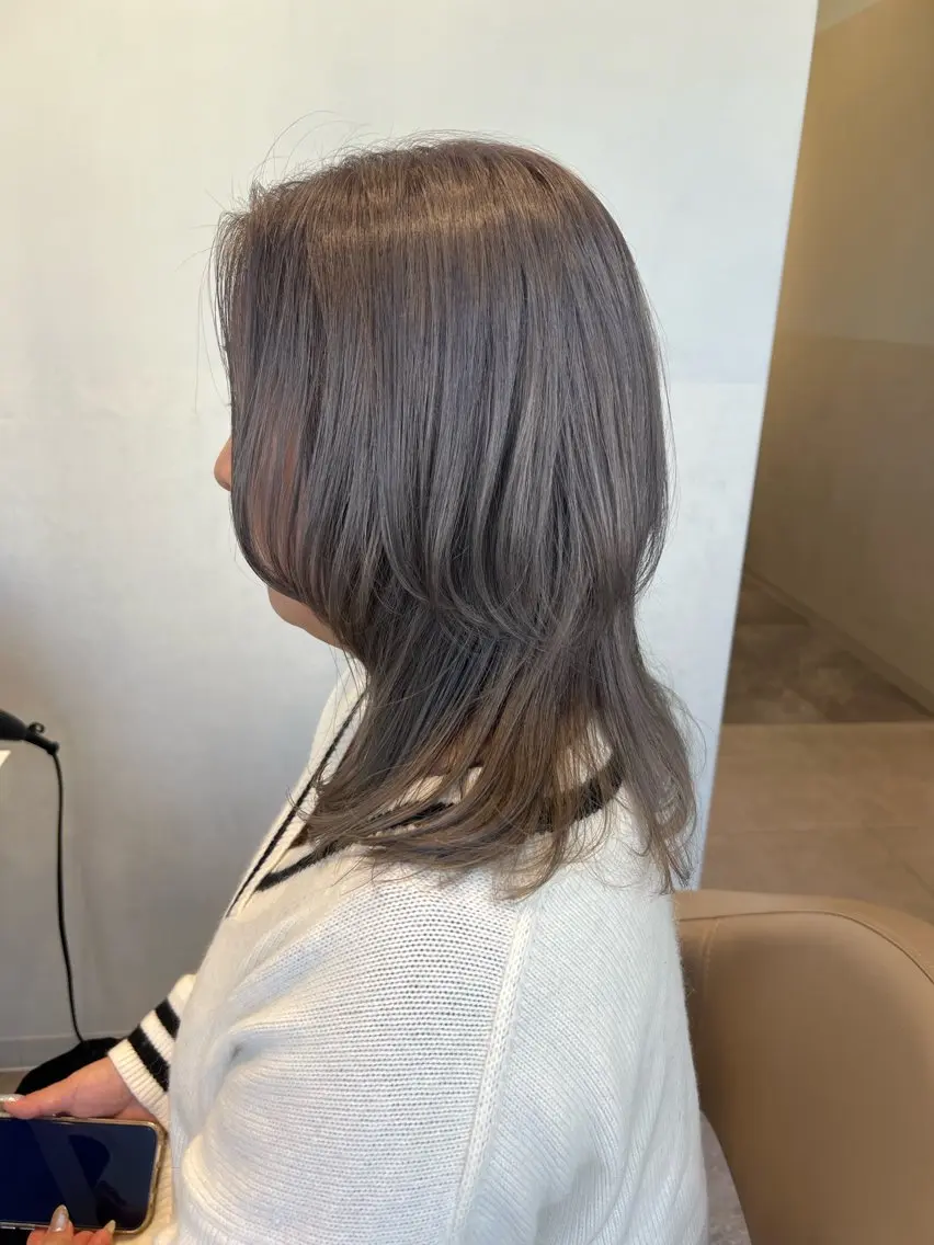 ミディアム カラー ラベンダーカラー ラベンダーグレー ウルフカット カット ヘアカラー トリートメント 🍇おぐら めぐみ🍇のヘアスタイル