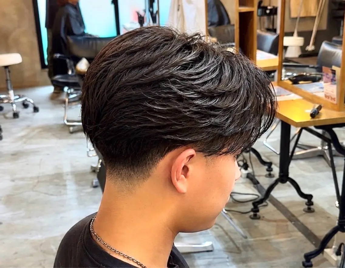 パーマ メンズ センターパート フェザーパーマ メンズ韓国風 メンズパーマ メンズウルフカット カット トリートメント Men‘ssalon NEO町田店のヘアスタイル