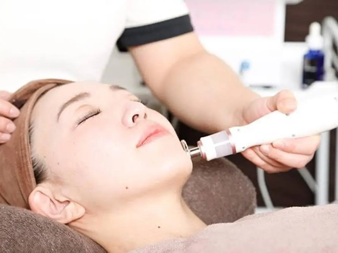 若い細胞の再生!プラズマフェイシャル+ヘッドマッサージ【首しわ・ほうれい線・しみ・くすみ・くま】70分初回9800円の写真