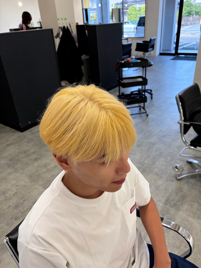 カラー メンズ メンズブリーチ ブリーチ 横山 楓芽のヘアスタイル