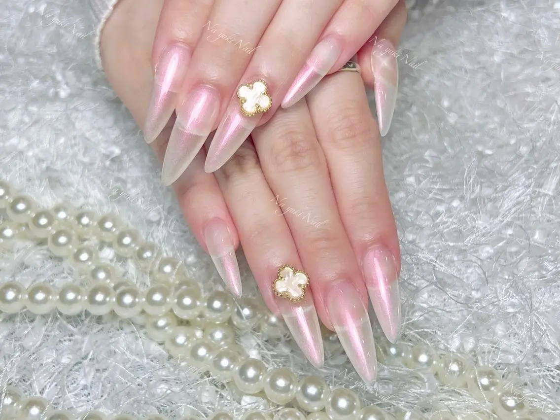 ネイル 🦋 Queenieのネイルデザイン