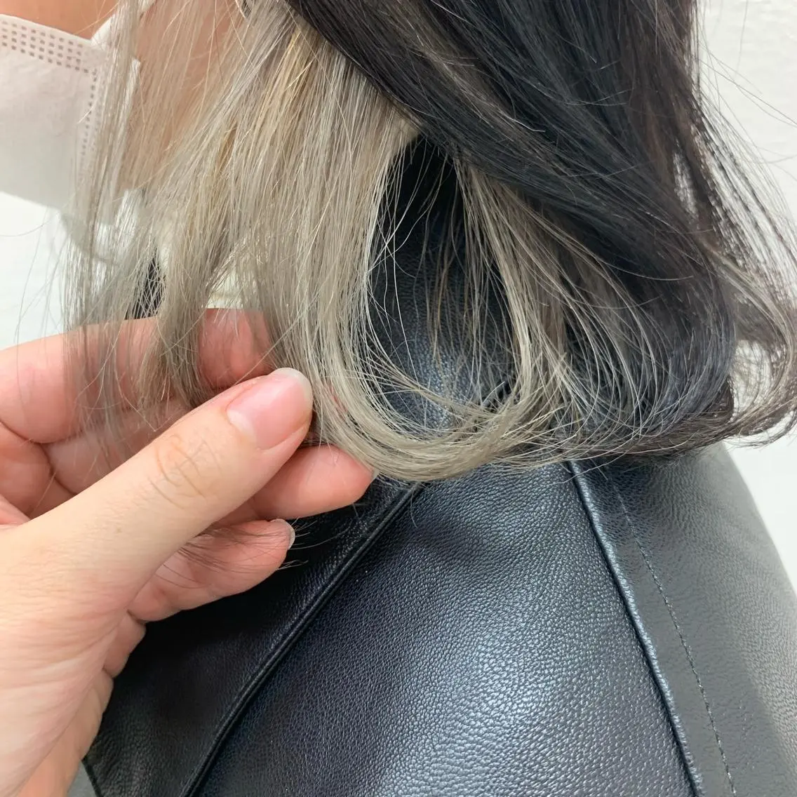 ミディアム カラー ブリーチ グレージュ ヘアカラー ウスイ ハルカのヘアスタイル