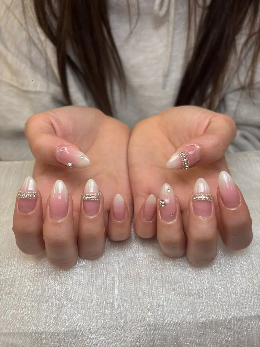 ネイル グラデーション キラキラネイル ワンカラーネイル 冬ネイル Jenn Nail Salonのネイルデザイン