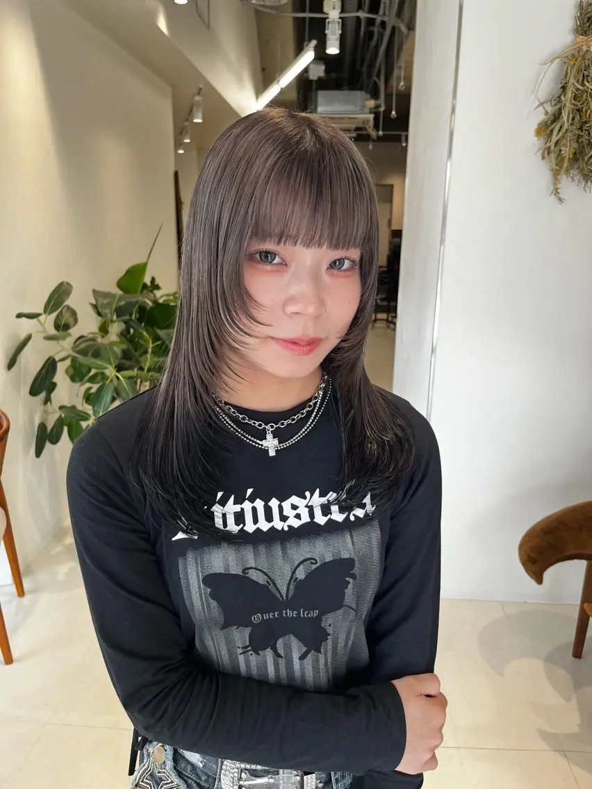 セミロング カラー 顔まわりレイヤー レイヤーカット カット ヘアカラー トリートメント レイヤーカット/ブラ ウンカラー/河野凜のヘアスタイル