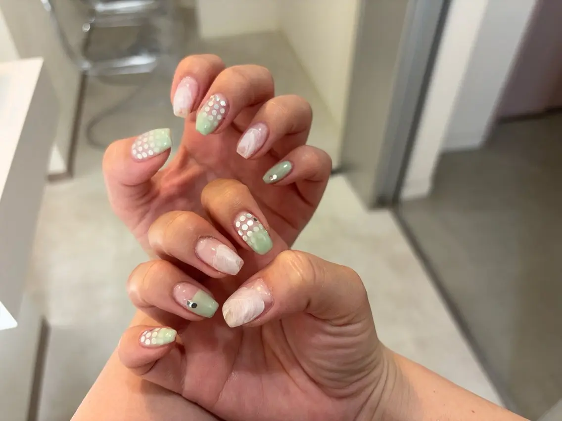 ネイル ハンドネイル Mai :矢場町 ニュアンス🌿アートのネイルデザイン