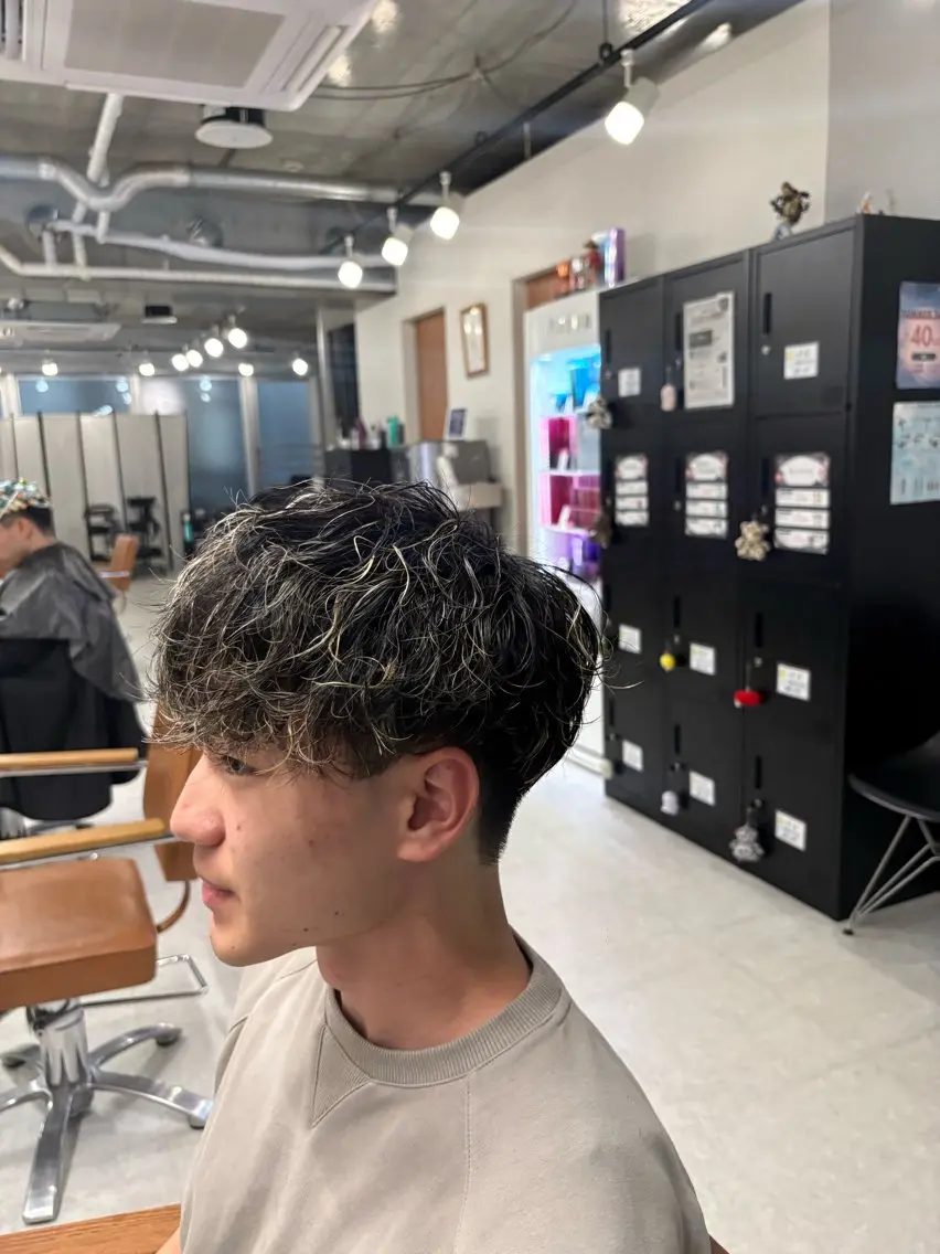 パーマ メンズ メンズハイライト メンズパーマ 下北沢メンズパーマ 特化園田　楓莉のヘアスタイル