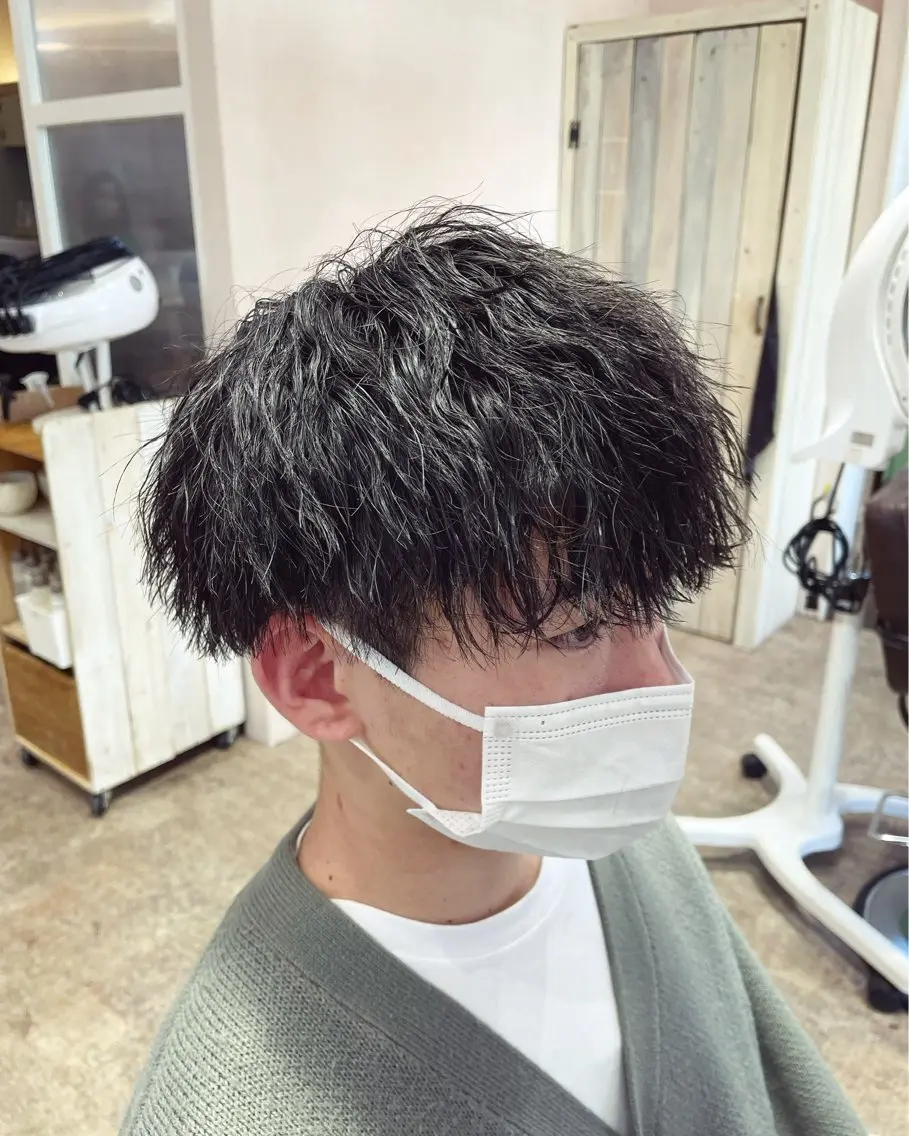 パーマ メンズ メンズパーマ ツイストスパイラルパーマ スパイラルパーマ カット パーマ 池本メンズパーマ フェザーパーマのヘアスタイル