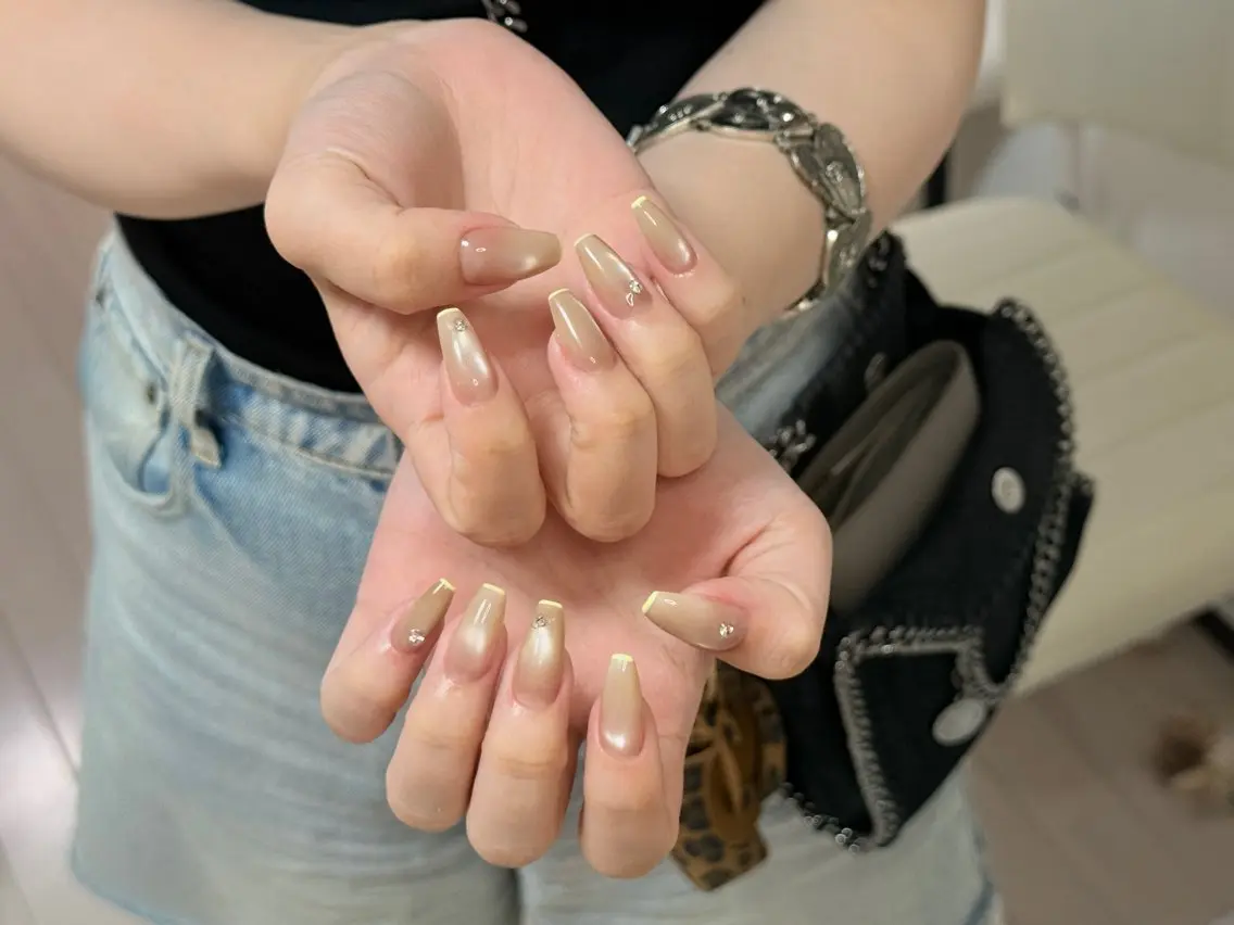 ネイル アートネイル オーロラネイル チークネイル フレンチネイル ガラスフレンチ ハンドネイル 🎀YooLi Nail salonのネイルデザイン