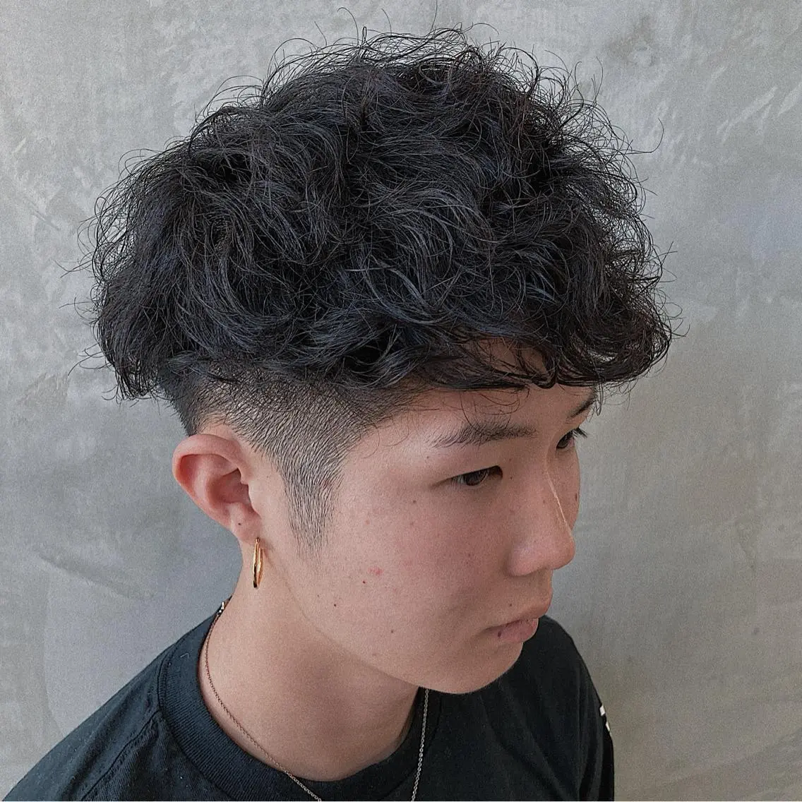 ショート パーマ メンズ マッシュ くせ毛 ショートヘア 波巻きスパイラルパー マ/シャドウパーマ駿のヘアスタイル
