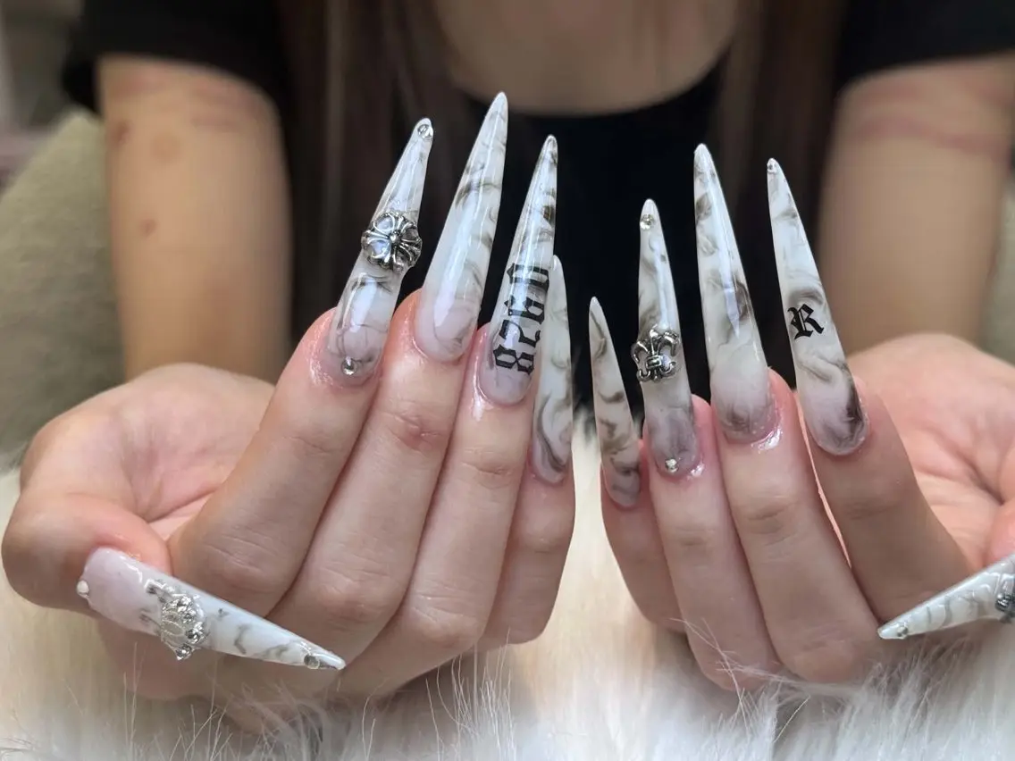 ネイル アニマル柄 ブラウン フットネイル フレンチネイル 韓国ネイル Lisa Nail Salonのネイルデザイン