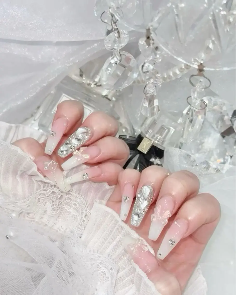 ネイル 長さ出し キラキラネイル 韓国ネイル ロングネイル ワンホンネイル ハンドネイル Josie nail salonのネイルデザイン