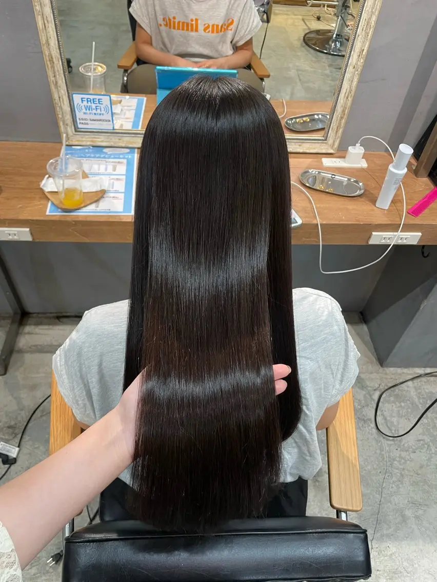 ロング カット 縮毛矯正 顔周りカット 🎀サヤカ🎀のヘアスタイル