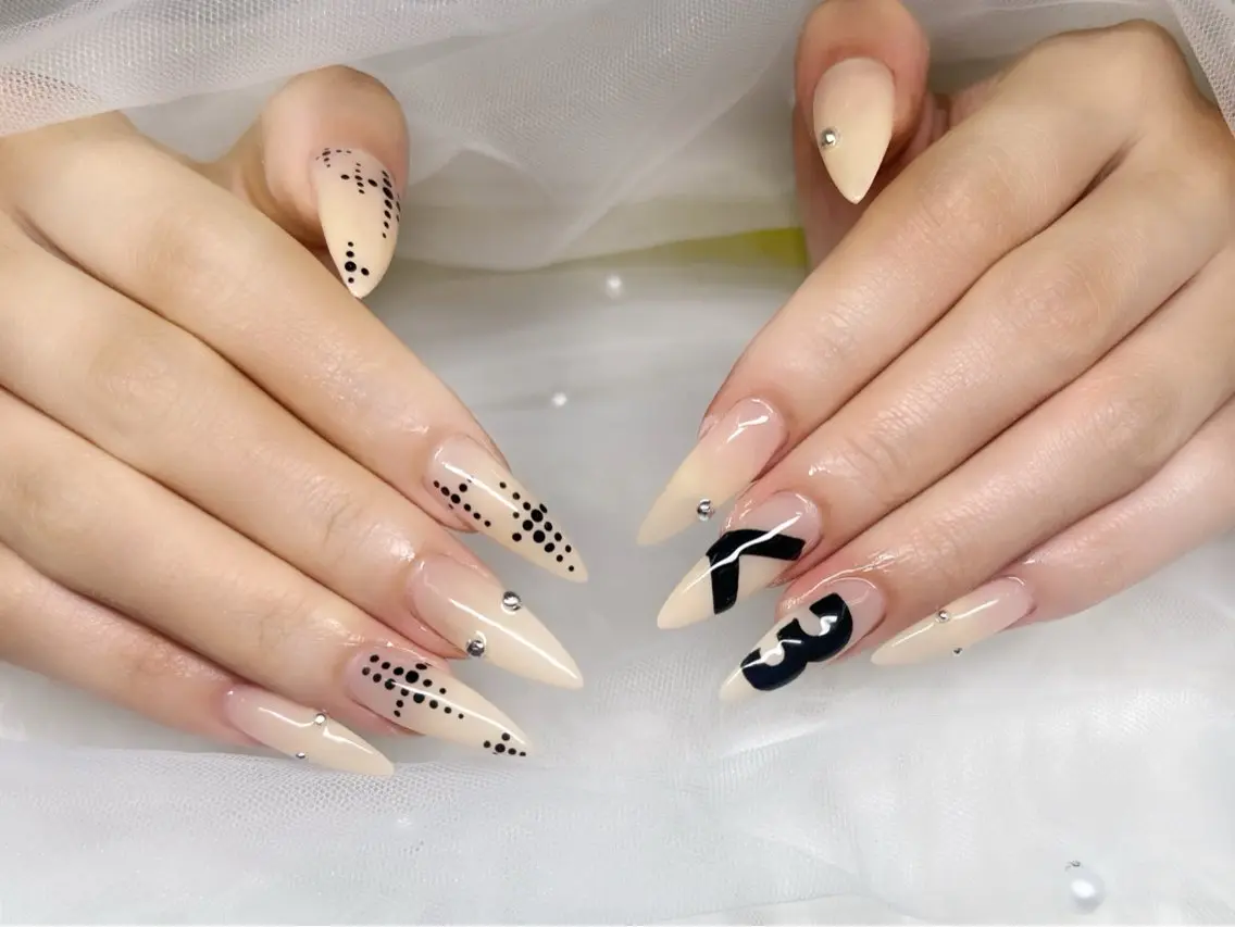 ネイル ブルー チークネイル ドット フレンチネイル ジェルネイル ハンドネイル Kei Nail 長さ出し 付け放題のネイルデザイン