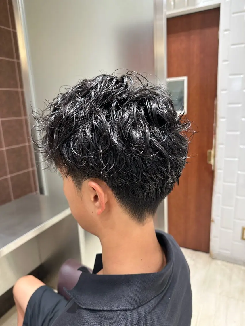 パーマ メンズ 岡 咲穂のヘアスタイル