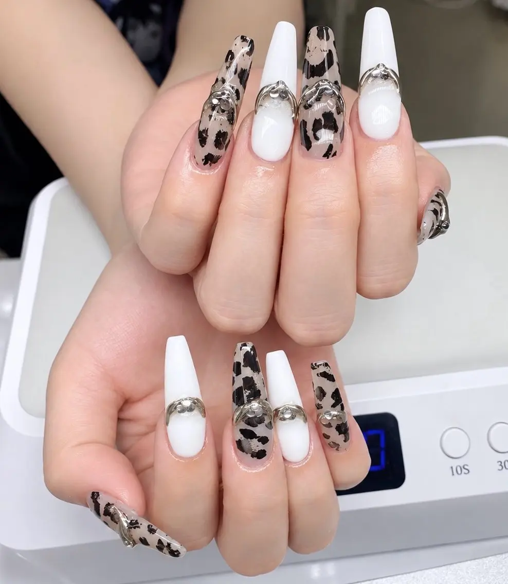 ネイル MIKA RUBY NAIL SLONのネイルデザイン