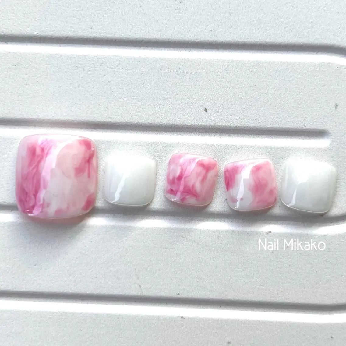 ネイル フットネイル 大理石ネイル(マーブル) ニュアンスネイル ピンク Nail Mikakoのネイルデザイン