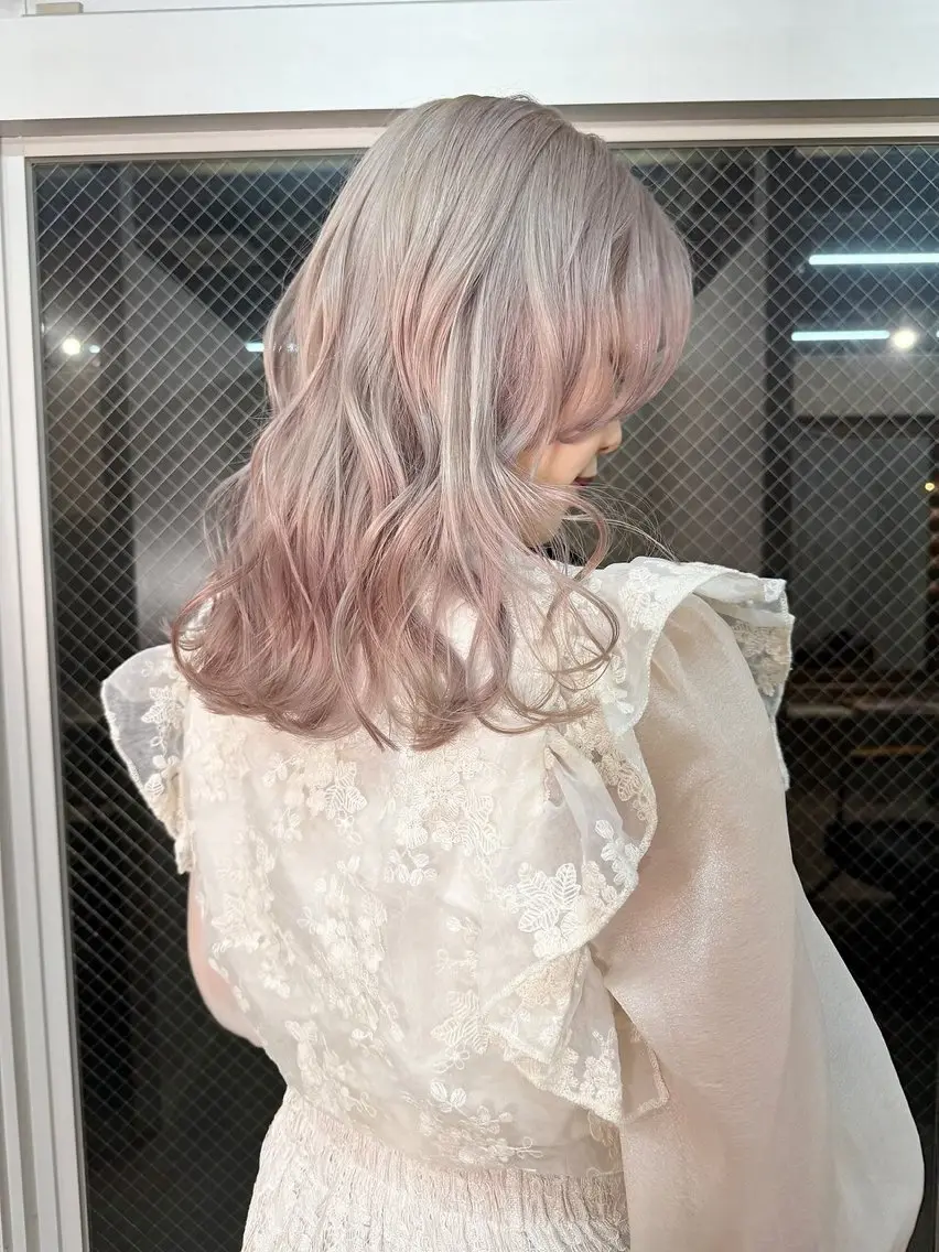 セミロング カラー ブリーチ ハイトーンカラー イルミナカラー ヘアカラー トリートメント lani ブリーチ /ダブルカラーのヘアスタイル