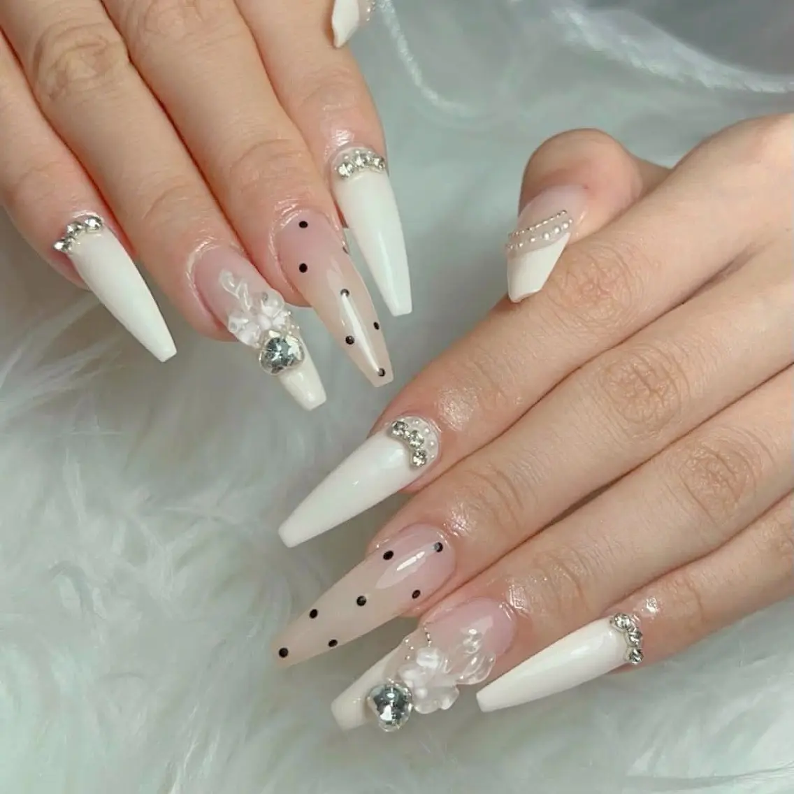 ネイル オーロラネイル クリアネイル 成人式 フラッシュネイル ジェルネイル ハンドネイル Amee Nail Salonのネイルデザイン