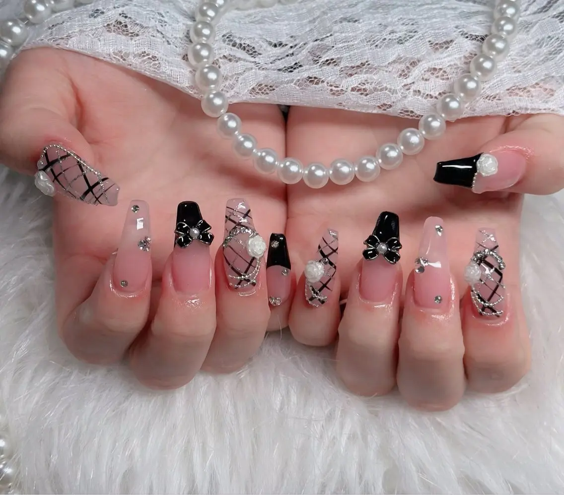 ネイル オーロラネイル フレンチネイル ジェルネイル ハロウィン キラキラネイル ハンドネイル H.baby Nail Salonのネイルデザイン