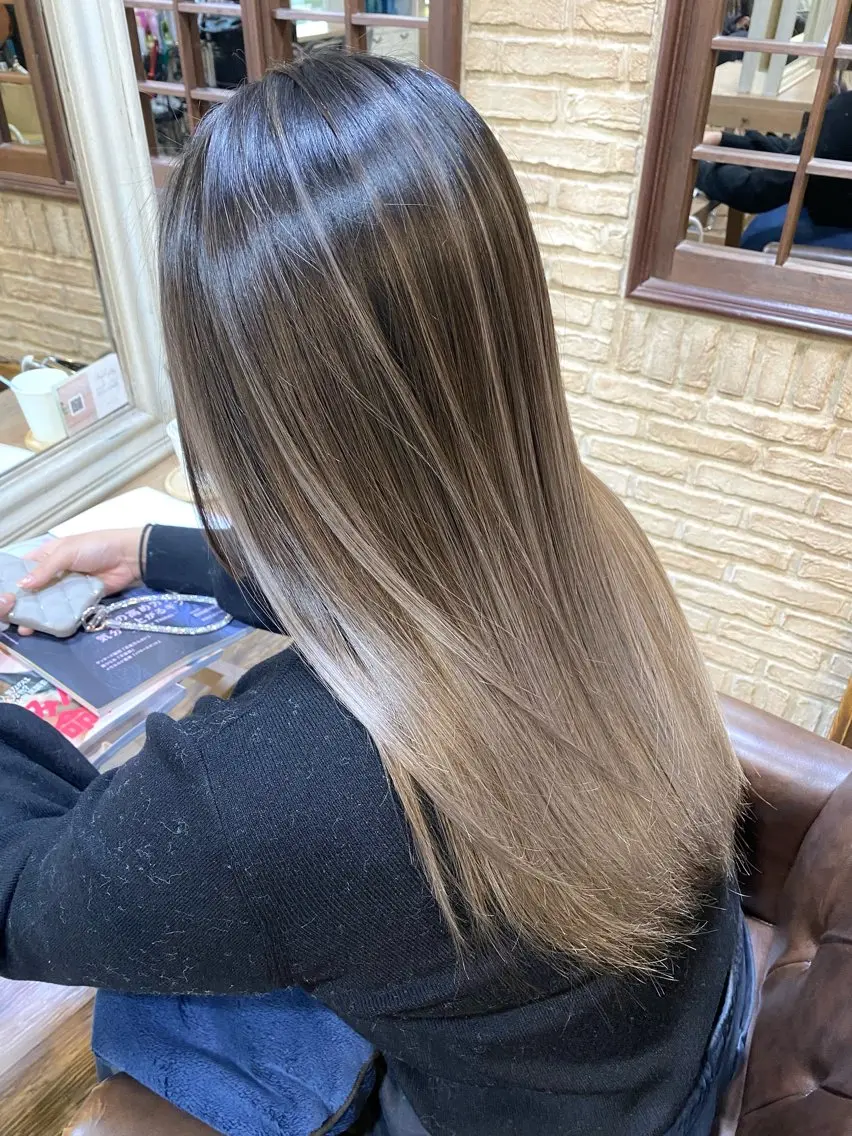 ロング カラー ヘアカラー トリートメント 服部 樹季のヘアスタイル
