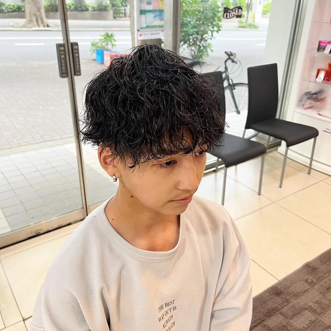 ショート パーマ メンズ マッシュ メンズパーマ ショートヘア カット パーマ 韓国メンズヘア/ 毛流れヘア　須田龍世のヘアスタイル