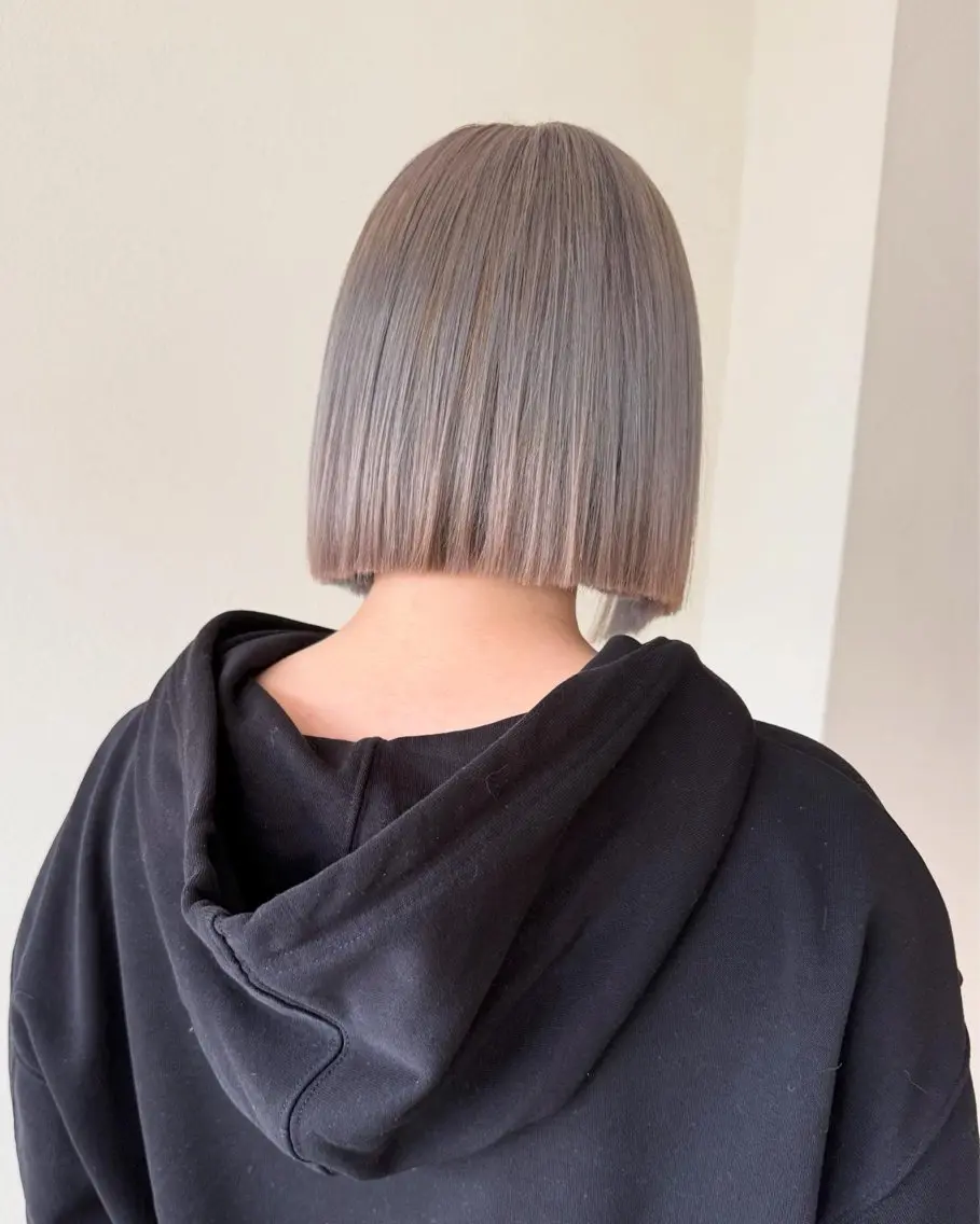 ミディアム カラー ブリーチ グレージュ ハイトーンカラー ハイトーングレージュ 髪質改善美容師 🪽YOSSYのヘアスタイル