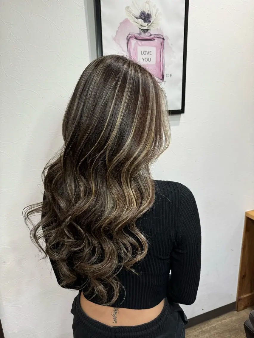 ロング カラー ベージュカラー ハイライトカラー ハイライト カット ヘアカラー トリートメント 透明感/ハイライト 🌺MOMOKAのヘアスタイル