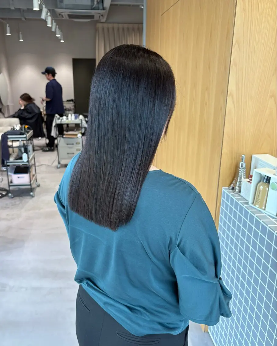 セミロング ヘアカラー 井山 葵のヘアスタイル
