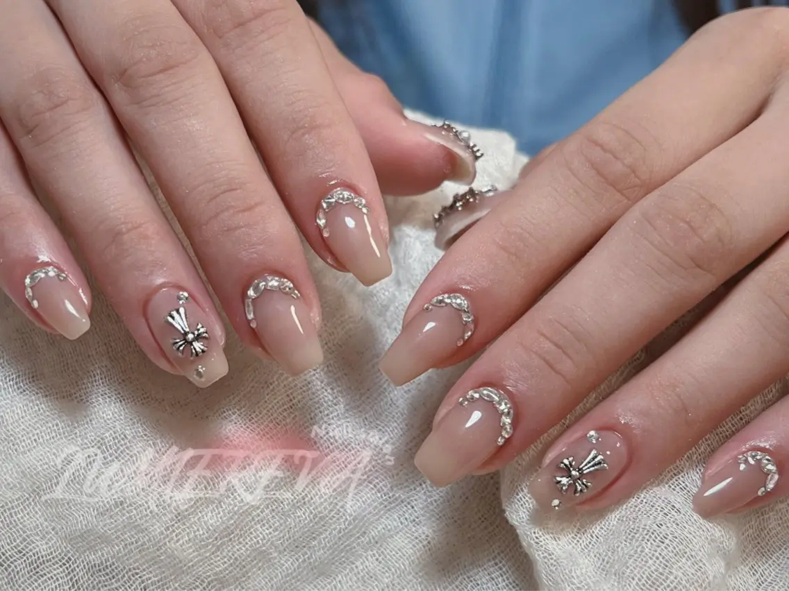 ネイル フラワーネイル フレンチネイル キラキラネイル 韓国ネイル マグネットネイル ハンドネイル Lumiereva nail salonのネイルデザイン