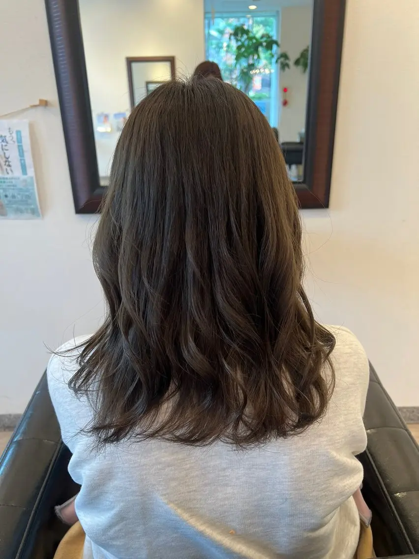 ミディアム カラー ベージュカラー ミルクティーベージュ トリートメント 松谷 茜のヘアスタイル