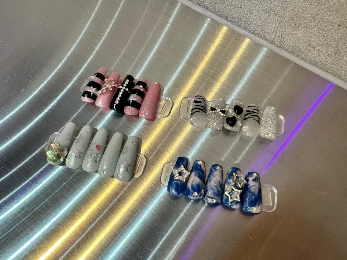 ネイル VENUSBELT 杏のネイルデザイン